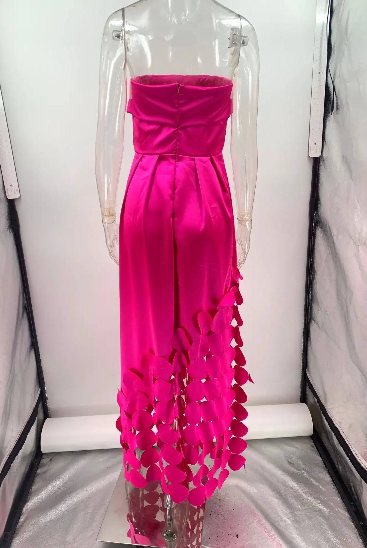 European and American fashion strapless high-waisted evening gown in bright pink wafer satin with design stitching and