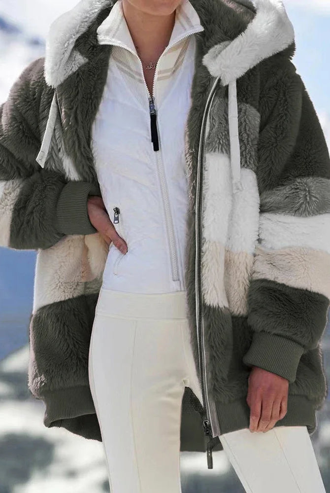 Oversized women's coat for autumn winter 2025 featuring plush fabric, hood, pockets, and zipper, ideal for streetwear and casual wear.
