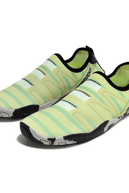 Lager Size Unisex Outdoor Aqua Shoes in yellow-green with black accents, designed for beach, swimming, indoor fitness, and gym use, size 35-46.