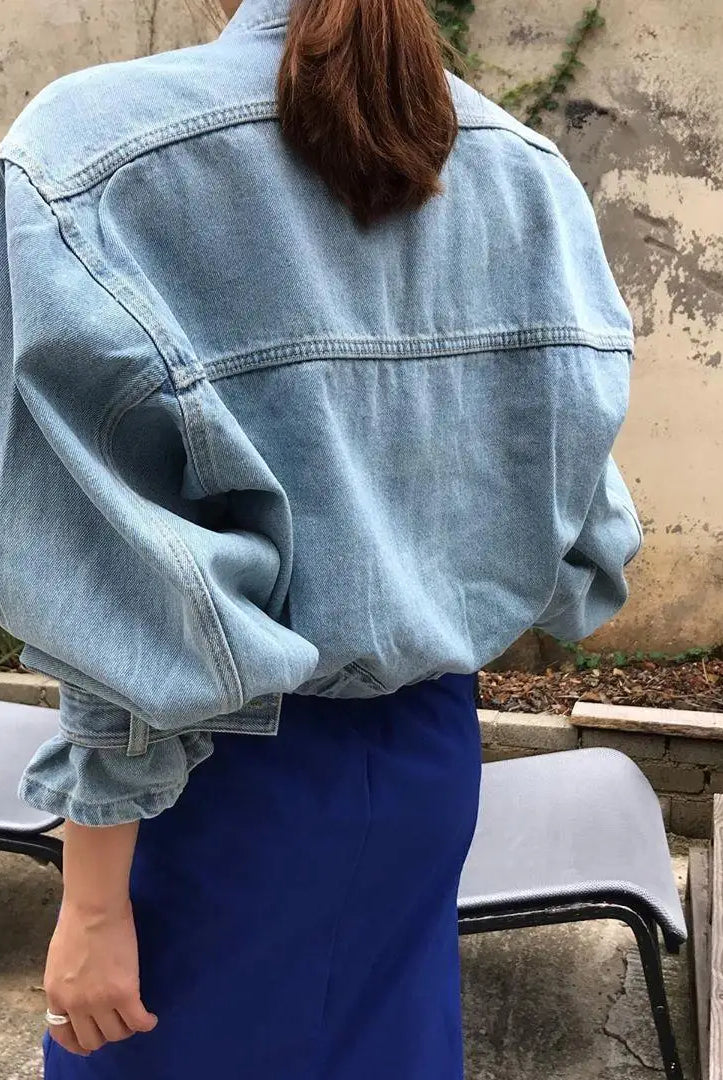 Womens 2022 Y2K cropped denim jacket with puff long sleeves, streetwear style, in light blue wash.