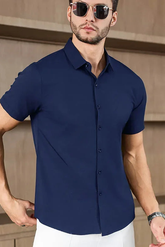 Men's business casual short sleeve shirt in navy blue, made of lightweight, no-iron fabric, suitable for summer, versatile and comfortable.