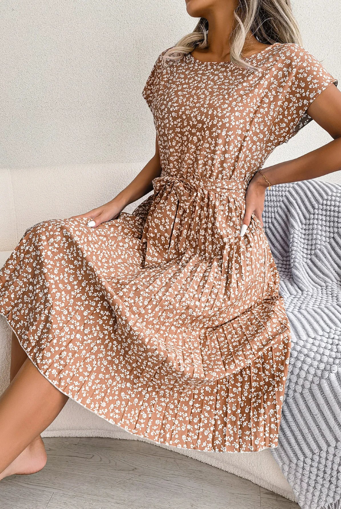 Gaun Berlipat Floral Wanita Gaun Midi Perban Ruched dengan lengan pendek dan leher-o kasual musim panas, boho chic A-line