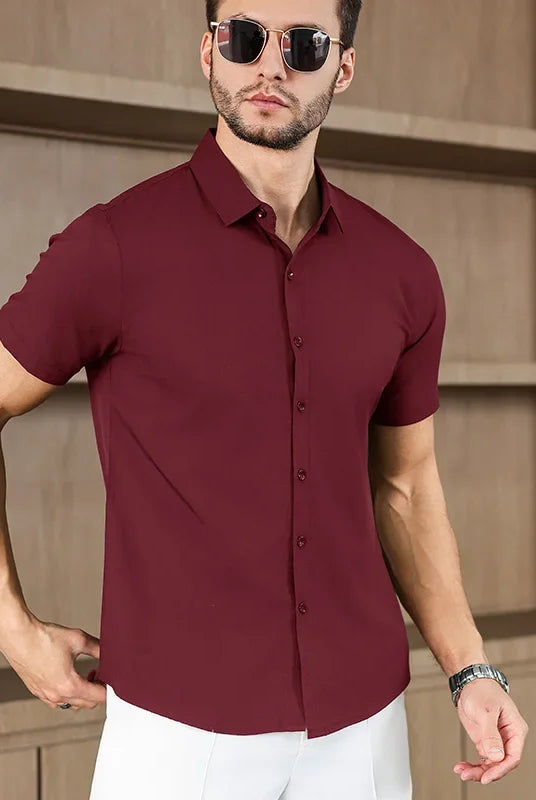 New Men's Business Casual Solid Color Short Sleeved Shirt for Summer Fashion No Ironing in burgundy, made of comfortable fabric, versatile for casual or office wear.