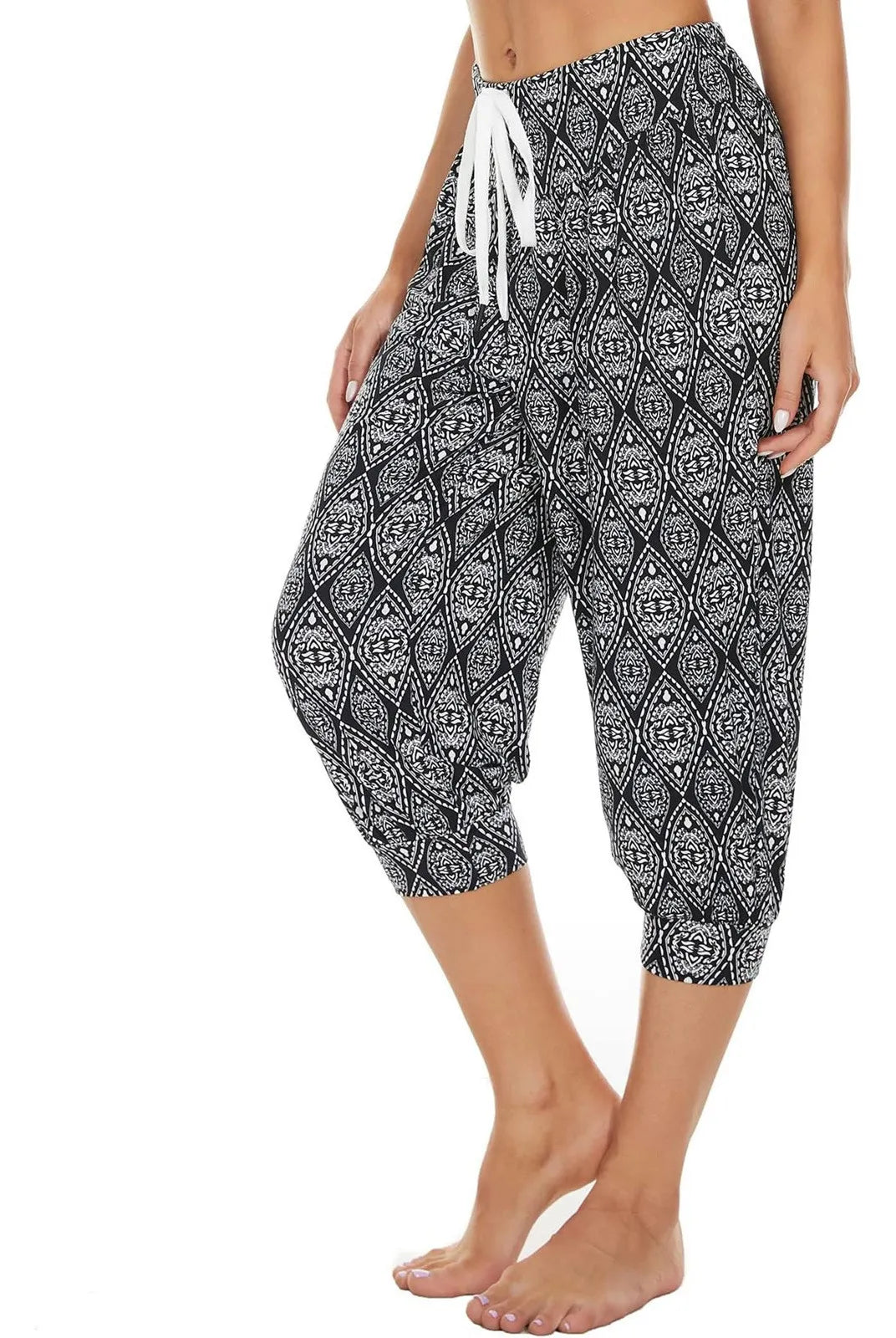 Women's Summer Loose Capri Pants Retro Printed Casual Sports Yoga Pants with Pockets, black and white breathable fabric