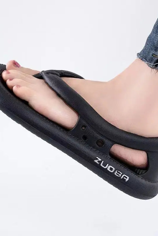 Black thick-soled non-slip beach shoes with adjustable strap, suitable for men and women, shown on a person's foot with rolled-up jeans.