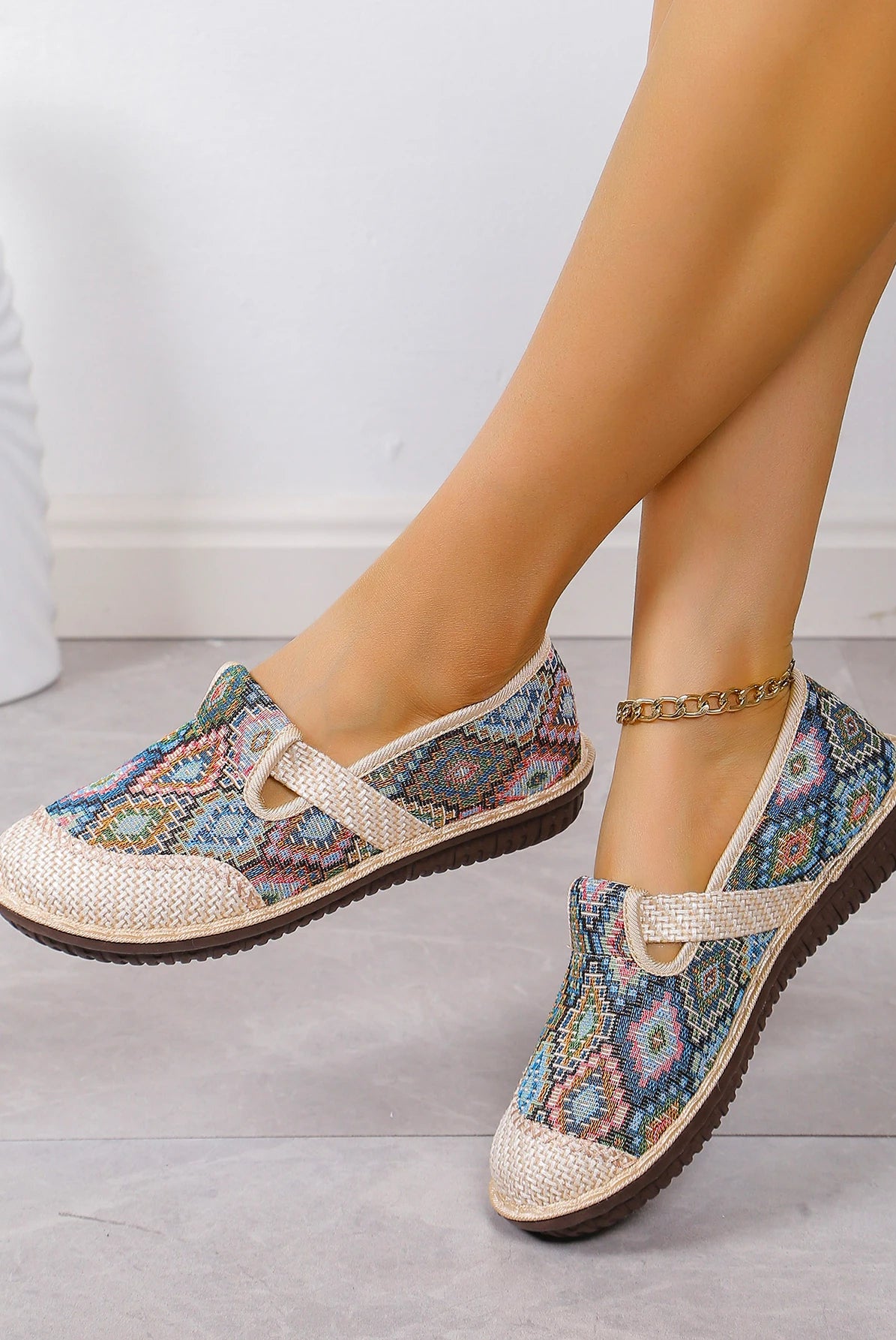 Super light women's casual sports shoes with ethnic-style fabric, soft soles, anti-slip, and free shipping, worn with ankle