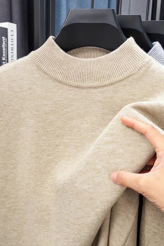 Half turtleneck knitwear sweater in solid beige, casual men's autumn/winter mock neck pullover made of soft fabric.