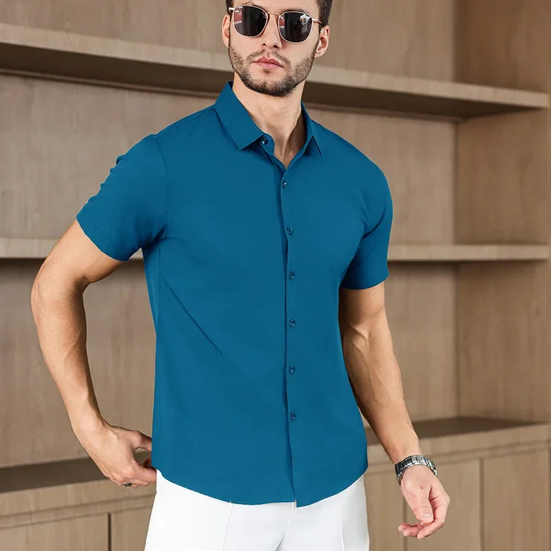 Men's business casual short-sleeved solid color shirt in blue, made of no-iron fabric, suitable for summer fashion, versatile and comfortable.